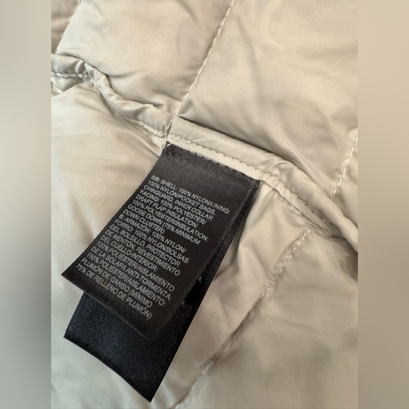 The North Face Long Puffer Jacket 💥 HOST PICK - Picture 12 of 14